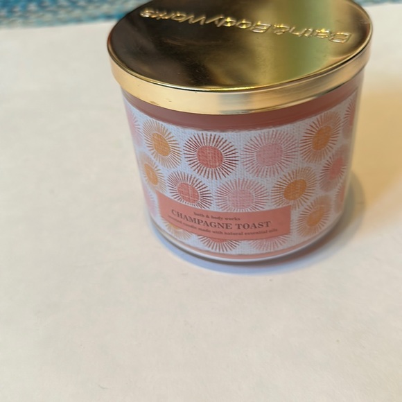 New Bath & Body Works Champagne Toast Scented Candle - Picture 2 of 8